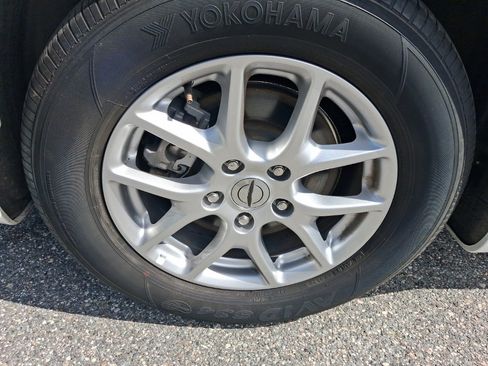 Used 2023 Chrysler Pacifica Touring-L image 13