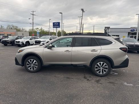 Used 2020 Subaru Outback Premium image 3