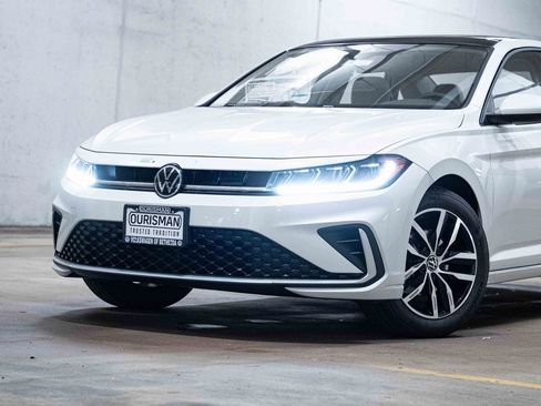 New 2026 Volkswagen Jetta SE image 2