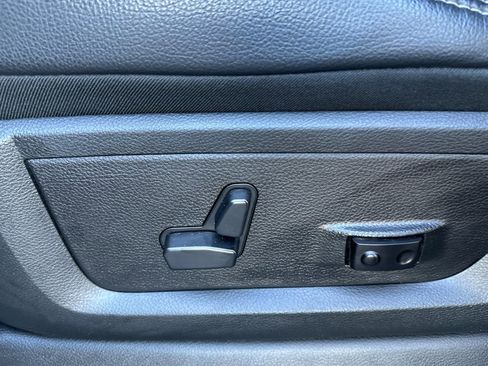 Used 2024 RAM 2500 Laramie AWD/4WD image 12