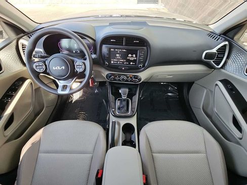 Used 2025 Kia Soul LX w/ LX Technology Package FWD image 14