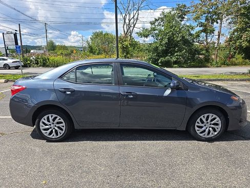 Used 2017 Toyota Corolla LE w/ Carpet Mat Package (TMS) FWD image 12