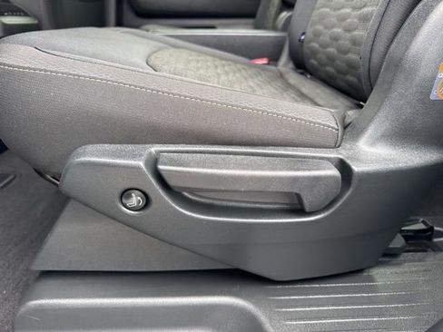 Used 2025 Nissan Pathfinder SV w/ SV Premium Package image 13