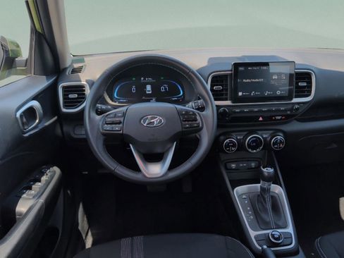 Used 2024 Hyundai Venue SEL FWD image 29