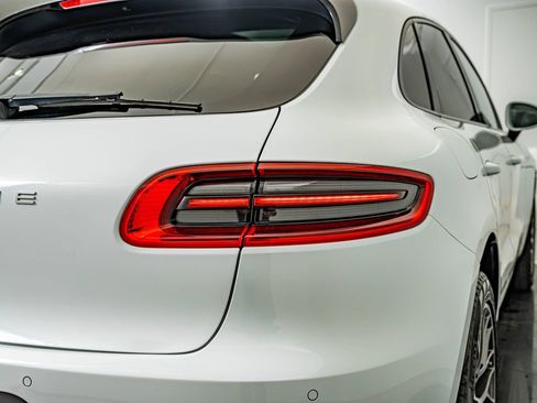 Used 2018 Porsche Macan AWD/4WD image 18