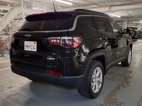 Used 2024 Jeep Compass Latitude AWD/4WD image 10