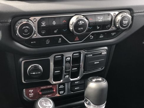 Used 2024 Jeep Wrangler Unlimited Rubicon image 22