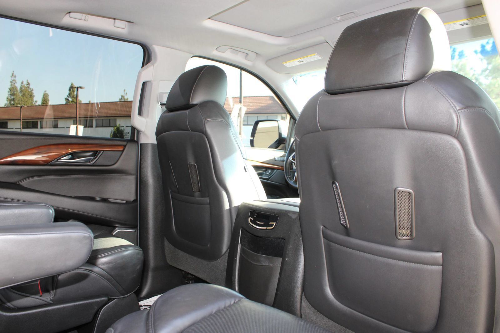 Used 2018 Cadillac Escalade ESV Luxury AWD/4WD image 18