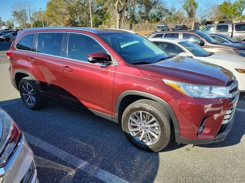 Used 2019 Toyota Highlander XLE image 3
