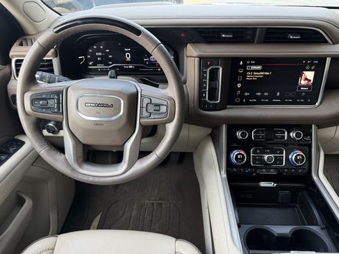 Used 2024 GMC Yukon Denali w/ Denali Reserve Package AWD/4WD image 10