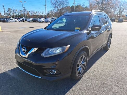 Used 2015 Nissan Rogue SL w/ SL Premium Package image 2