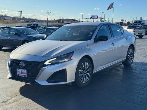 Used 2024 Nissan Altima 2.5 SV image 8