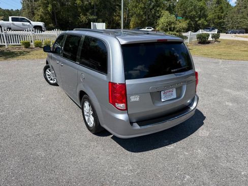Used 2018 Dodge Grand Caravan SXT image 4
