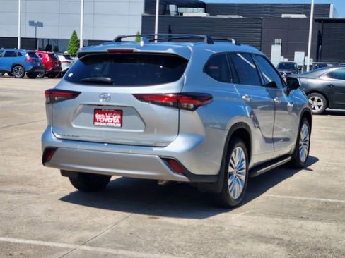 Certified 2025 Toyota Highlander Platinum AWD/4WD image 7