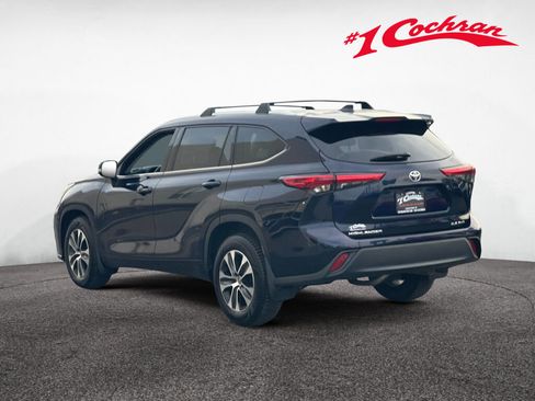Used 2021 Toyota Highlander XLE AWD/4WD image 27
