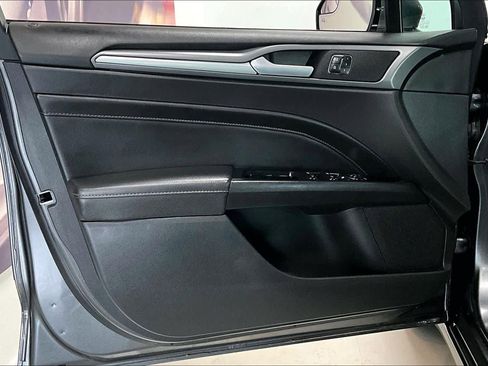 Used 2015 Ford Fusion Titanium image 25