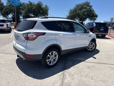 Used 2017 Ford Escape SE w/ Equipment Group 201A FWD image 5