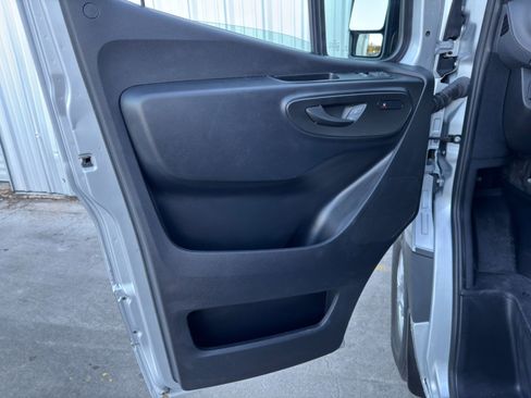 Used 2024 Mercedes-Benz Sprinter 2500 image 39