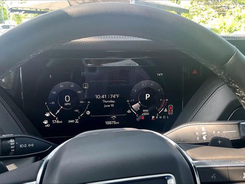 Used 2025 GMC Yukon Denali w/ Sun & Power Step Package AWD/4WD image 26