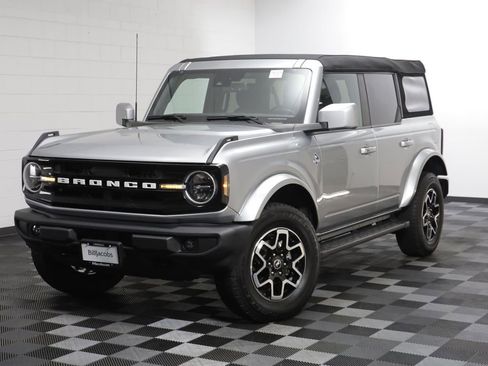 Used 2023 Ford Bronco Outer Banks AWD/4WD image 1