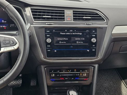 Used 2024 Volkswagen Tiguan SE image 16