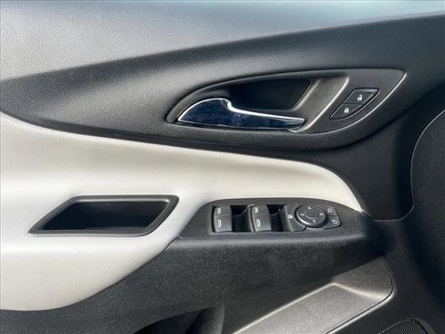 Used 2022 Chevrolet Equinox LT image 11