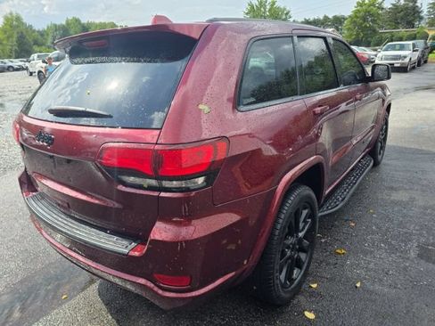 Used 2018 Jeep Grand Cherokee Altitude AWD/4WD image 5