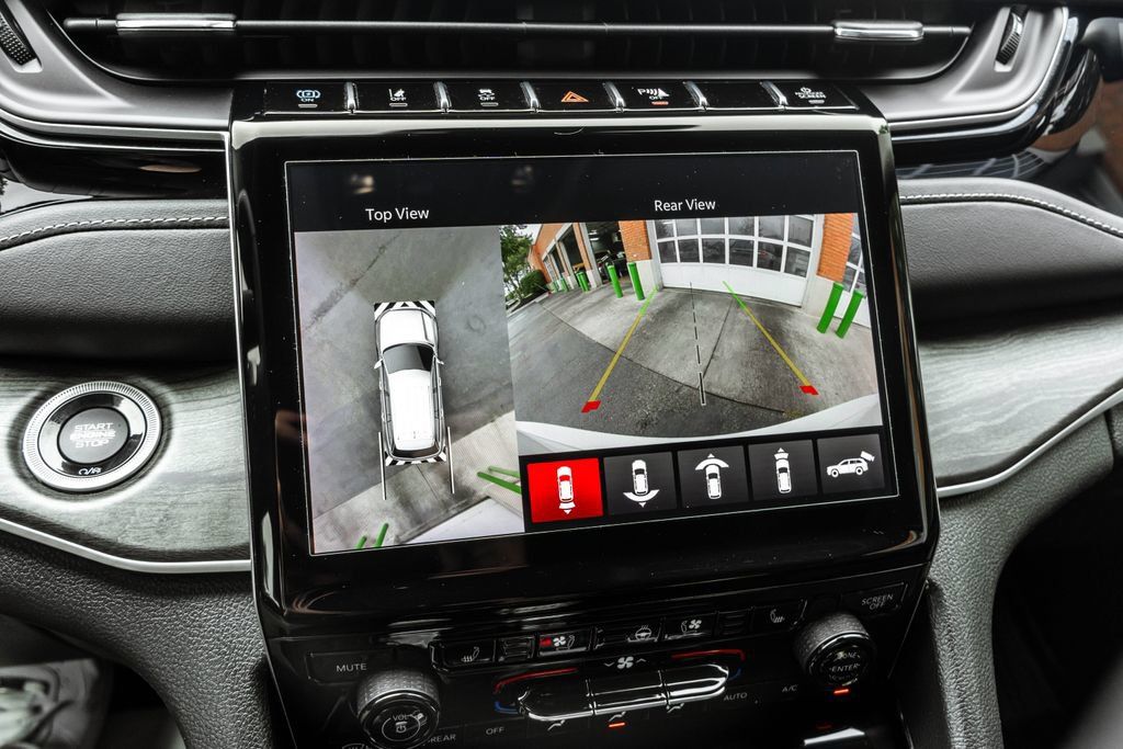 Used 2022 Jeep Grand Cherokee Limited 4xe w/ Luxury Tech Group II AWD/4WD image 11