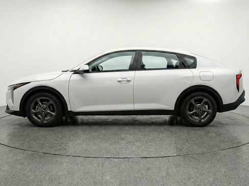 Used 2025 Kia K4 LXS image 5