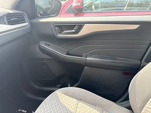 Used 2022 Ford Escape SE FWD image 19