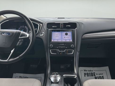 Used 2019 Ford Fusion SE w/ Equipment Group 151A FWD image 8