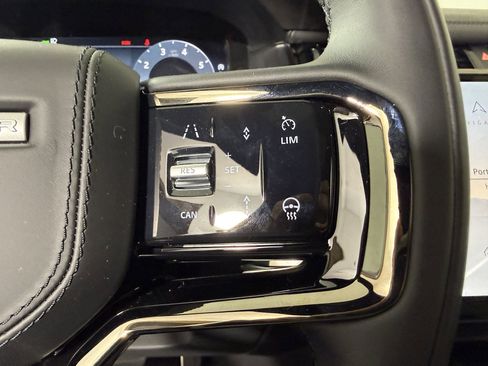 New 2026 Land Rover Range Rover Velar Dynamic SE image 14