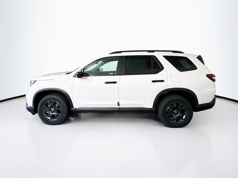 Used 2023 Honda Pilot TrailSport image 3