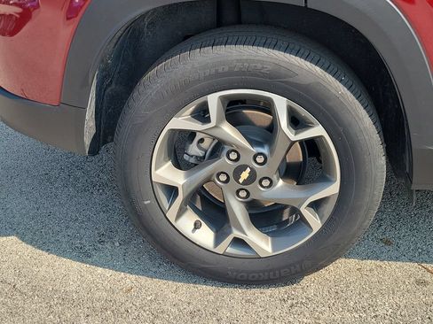 Used 2025 Chevrolet Trax LT FWD image 5