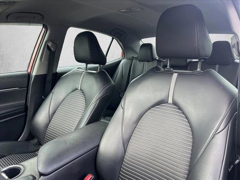 Used 2022 Toyota Camry SE image 16