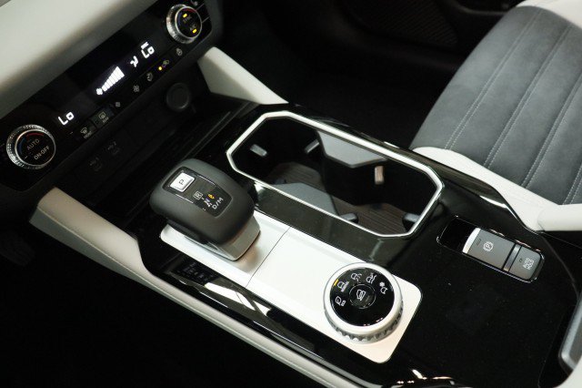 New 2026 Mitsubishi Outlander SE FWD image 14