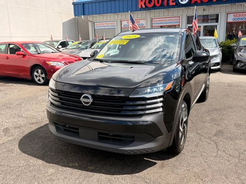 Used 2025 Nissan Kicks SV FWD image 4