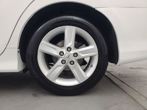 Used 2013 Toyota Camry SE image 10