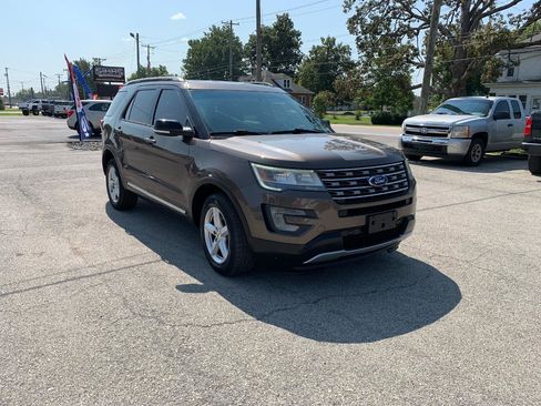 Used 2016 Ford Explorer XLT AWD/4WD image 7