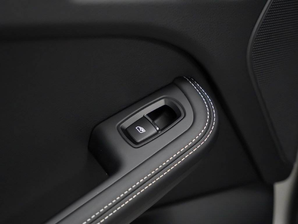 Certified 2026 Porsche Macan S AWD/4WD image 16