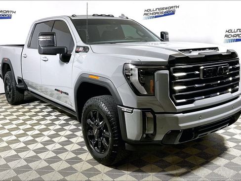 Used 2024 GMC Sierra 2500 AT4 w/ AT4 Premium Plus Package AWD/4WD image 3