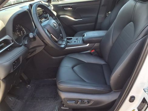 Certified 2026 Toyota Highlander XLE AWD/4WD image 18