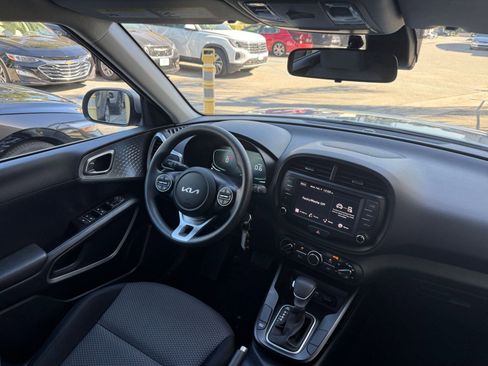 Used 2025 Kia Soul LX w/ LX Technology Package image 32
