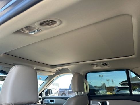 Used 2021 Ford Explorer Limited w/ Equipment Group 301A image 14