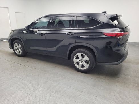 Used 2021 Toyota Highlander L FWD image 3