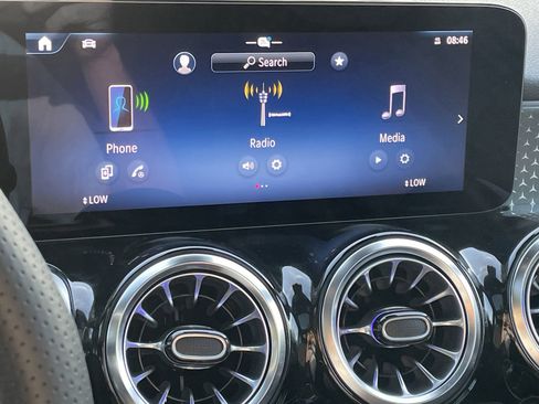 Used 2024 Mercedes-Benz GLB 250 image 31