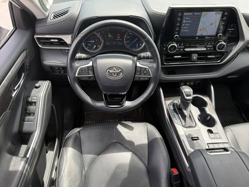 Used 2021 Toyota Highlander Limited FWD image 31