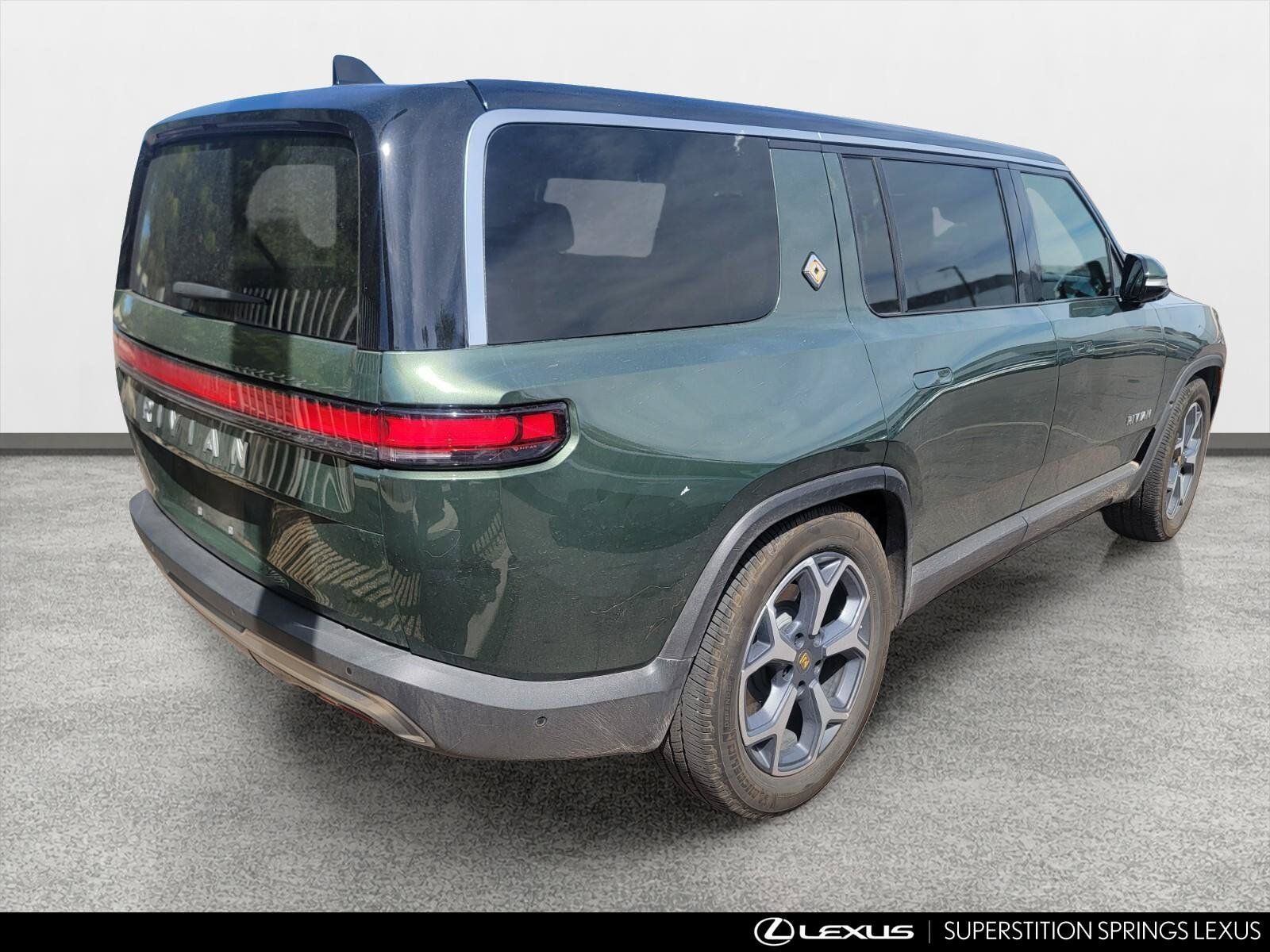 Used 2024 Rivian R1S Adventure Dual AWD/4WD image 2