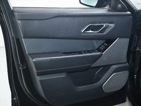 Certified 2019 Land Rover Range Rover Velar R-Dynamic SE AWD/4WD image 31