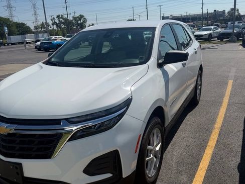 Used 2023 Chevrolet Equinox LS AWD/4WD image 3